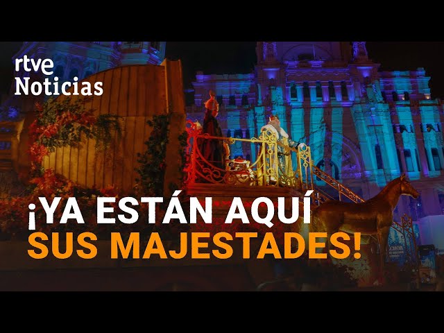 REYES MAGOS: Las CARROZAS RECORREN las CALLES de toda ESPAÑA repartiendo ILUSIÓN | RTVE Noticias