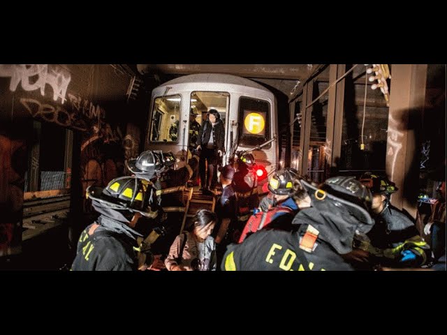 Tren del metro de Nueva York se descarrila tras choque; 20 personas lesionadas