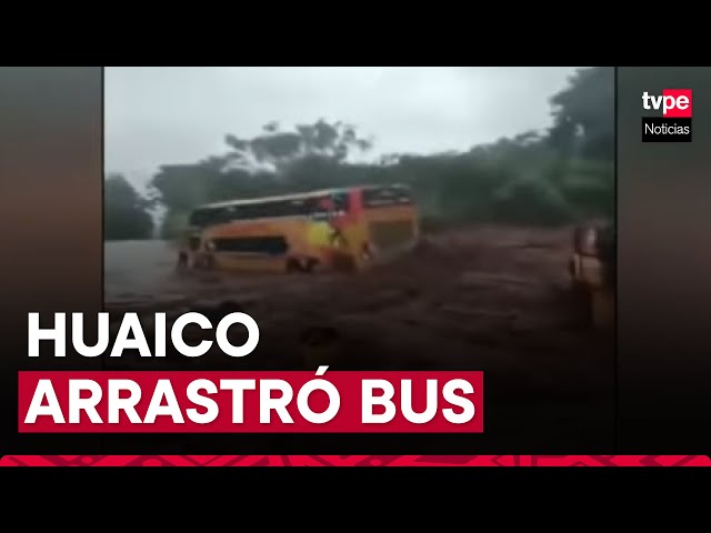 Junín: bus fue arrastrado por huaico