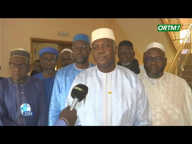 Dialogue Inter Malien |  Col. Abdoulaye MAIGA se rend chez les leaders religieux et les légitimités