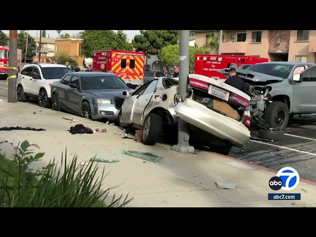 1 killed in crash in Valley Glen area, police say