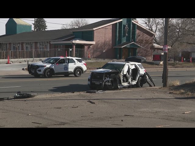 Witness describes crash that injured 2 Denver officers responding to call