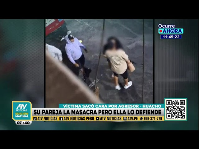 Sujeto masacra a su pareja en plena calle ¡Y ella lo defiende cuando llega la policía!