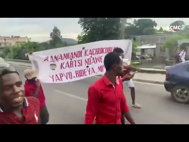 TCHELEEE: Les jeunes de Mde Bambawo manifestent contre le régime du président  "AZALI NALAWEEE&