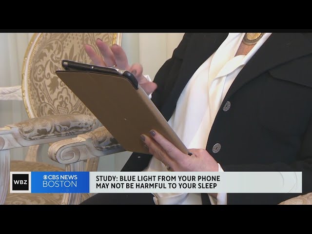 Researchers find that blue light from smartphones may not negatively effect sleep