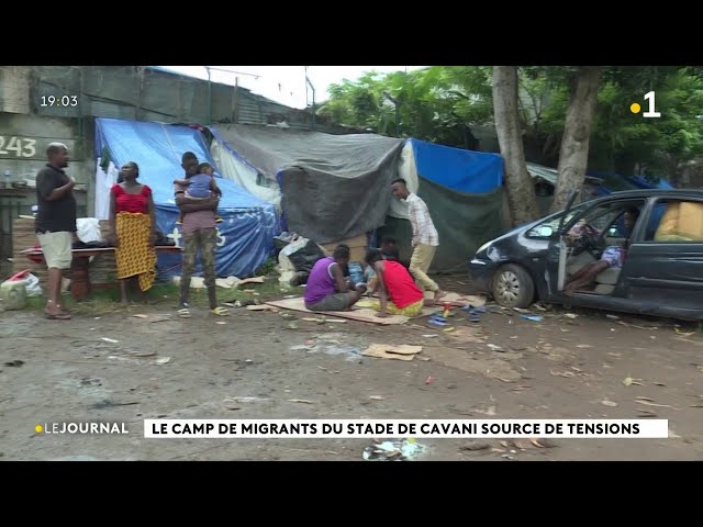 Le camp de migrants du stade de Cavani source de tensions