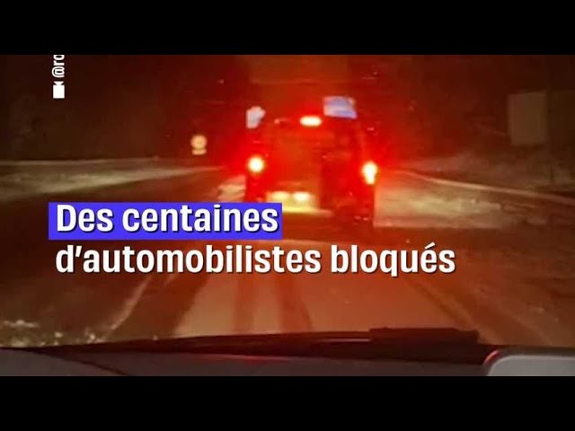Île-de-France : Les autoroutes A12 et A13 fermées à cause de la neige #shorts