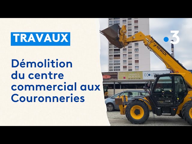 Début de la démolition du centre commercial aux Couronneries à Poitiers suite les émeutes