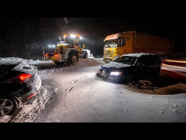 Ola de frío polar en Europa |  La nieve provoca atascos multitudinarios en toda Francia