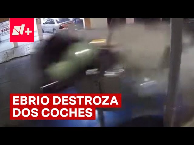 Borracho escapa de alcoholímetro, choca y daña dos coches en Monterrey - N+