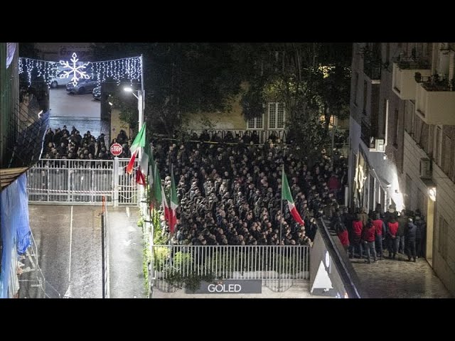 Polémica en Italia por un saludo fascista masivo durante una concentración en Roma