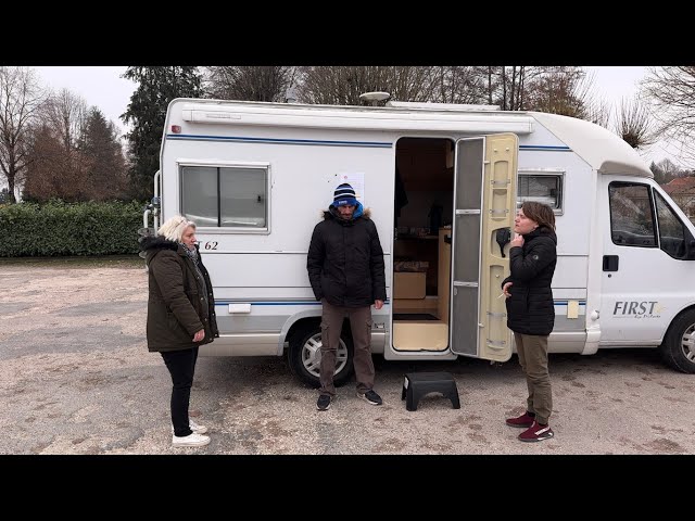 À bord du camping-car solidaire