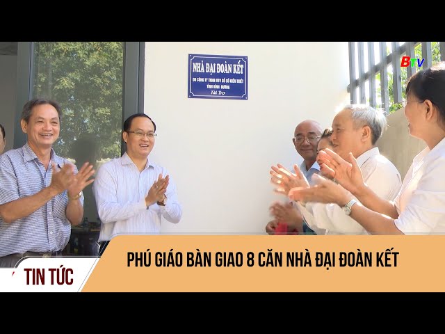 Phú Giáo bàn giao 8 căn nhà đại đoàn kết