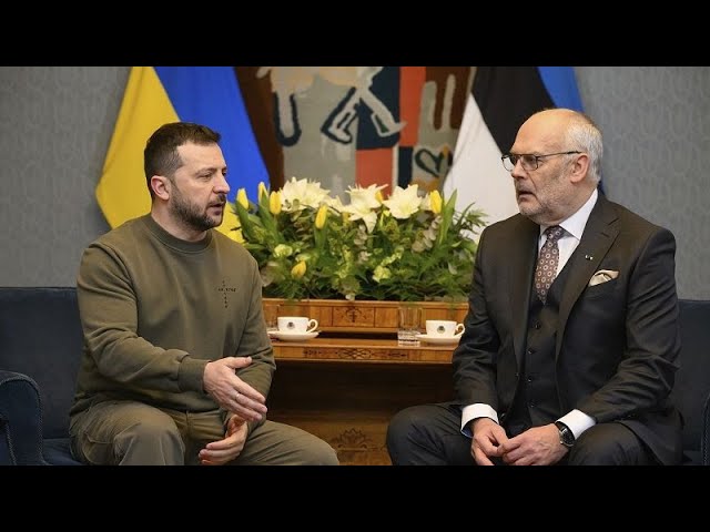 Zelenski dice en Estonia que Rusia atraviesa un "déficit" en la guerra y no se le debe dar