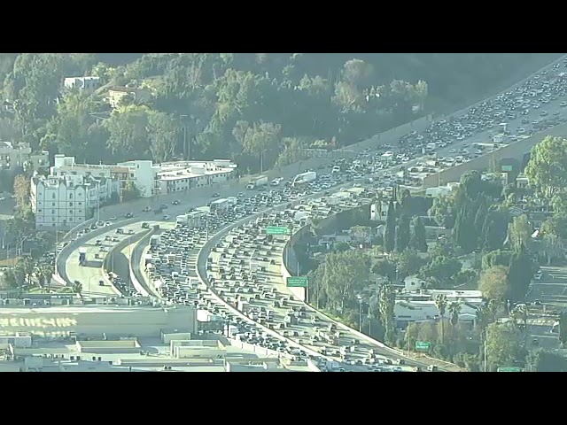 NB 405 Fwy closed in Van Nuys after report of possible shooting; 1 hospitalized