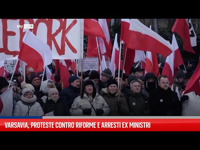 Varsavia, proteste contro riforme e arresti ex ministri