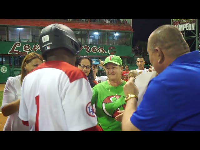 Establece Danel Castro récord de 2500 indiscutibles en el béisbol cubano