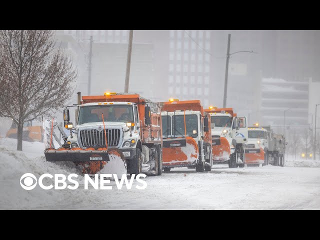 Blizzard conditions hit the Midwest, Apple Watch patent dispute and more | CBS News Weekender