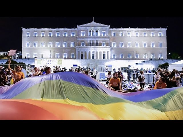 En Grèce, vers une loi plus protectrice pour les couples homosexuels qui veulent adopter un enfant