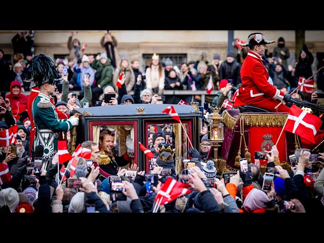 ⁣King Frederik X and Queen Mary ride back to Amalienborg in golden carriage