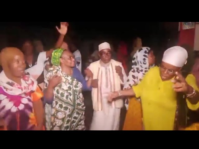 En direct de Foumbouni : le parti Juwa fête et danse cette nuit