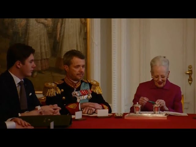 ⁣King Frederik looked ‘quite emotional’ during Margrethe’s abdication signing