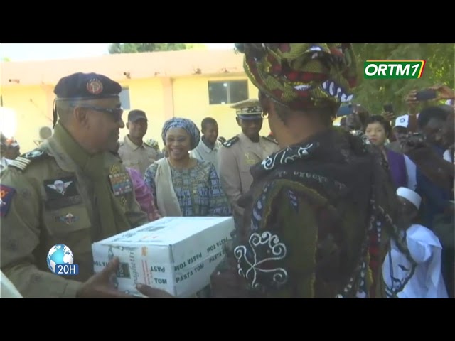 Souveraineté | Remise d'#Ambulances Médicalisées et de vivres aux personnes démunies de #Koulik