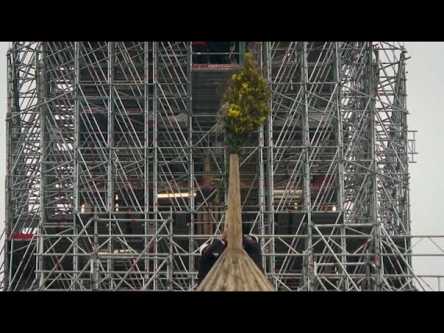 Francia | Completada la estructura del tejado de madera de la catedral de Notre Dame