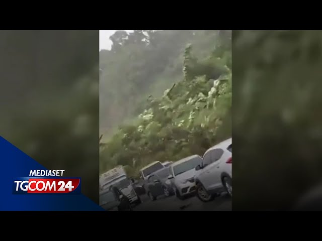 Tragedia in Colombia, frana una montagna