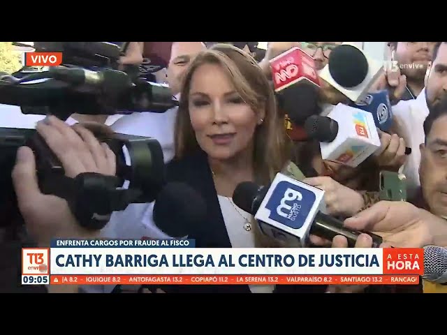 La llegada de Cathy Barriga al Centro de Justicia para su formalización