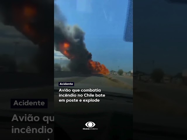 Avião que combatia incêndio bate em poste, gira no ar e explode no Chile #shorts