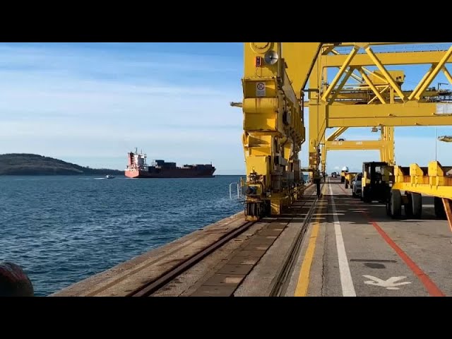 ⁣Los ataques hutíes y su repercusión en la supervivencia del puerto de Trieste