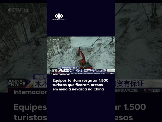 Equipes resgatam 1.500 turistas após avalanches de neve na China #shorts