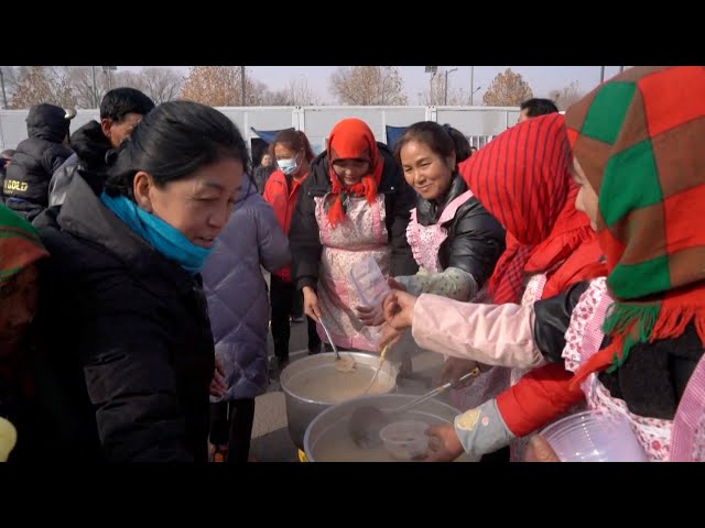 Quake-hit villagers in China make holiday porridge at temporary home