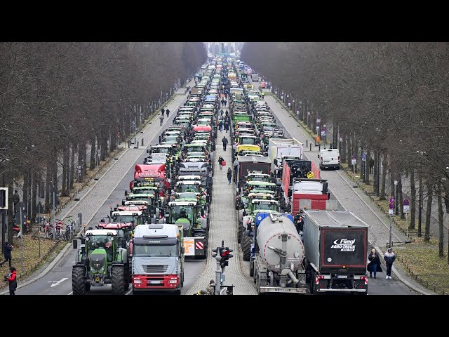 ⁣Німеччина:протест далекобійників: БерлінTruckers block Brandenburg Gate in Berlin/Lkw-Fahrer protest