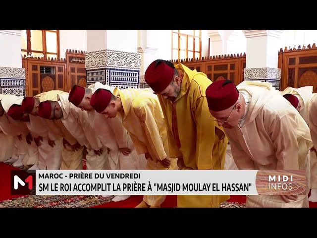 SM le Roi, Amir Al Mouminine, accomplit la prière du vendredi à Salé