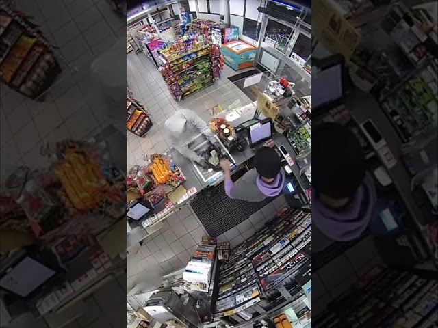 Right place, right time: Cop accidentally walks in during robbery