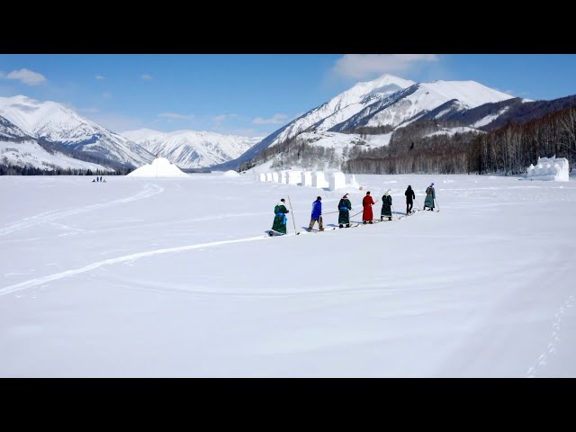 D'anciens skis couverts de fourrure au Xinjiang