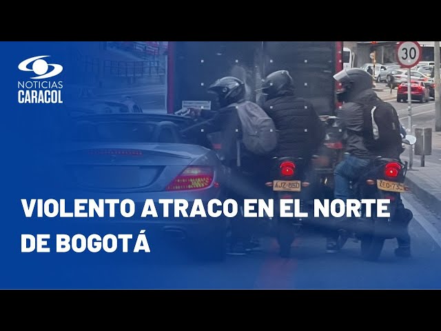 Sujetos en moto amenazaron y atracaron a conductor de un lujoso vehículo en Bogotá