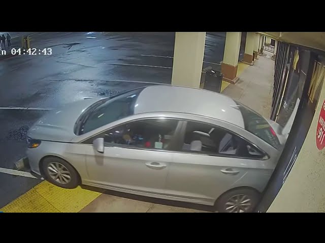 ⁣Burglars use stolen car to break into Bellflower shoe store