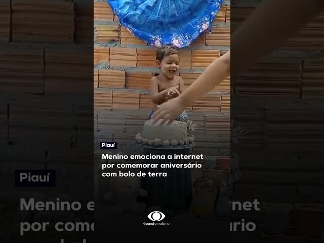 Menino emociona a internet por comemorar aniversário com bolo de terra