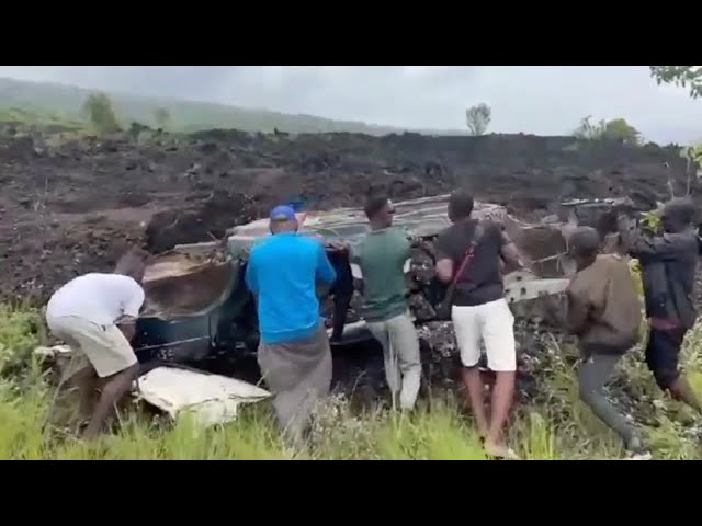 Des jeunes du Mouvement Mtahani en action...pour dégager les routes