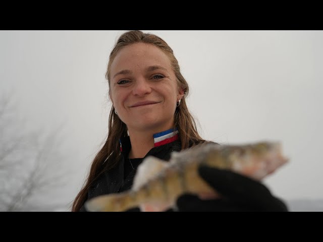 Partie de pêche blanche avec la meilleure ouvrière de France