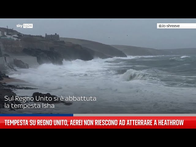 Tempesta su Regno Unito, aerei non riescono ad atterrare