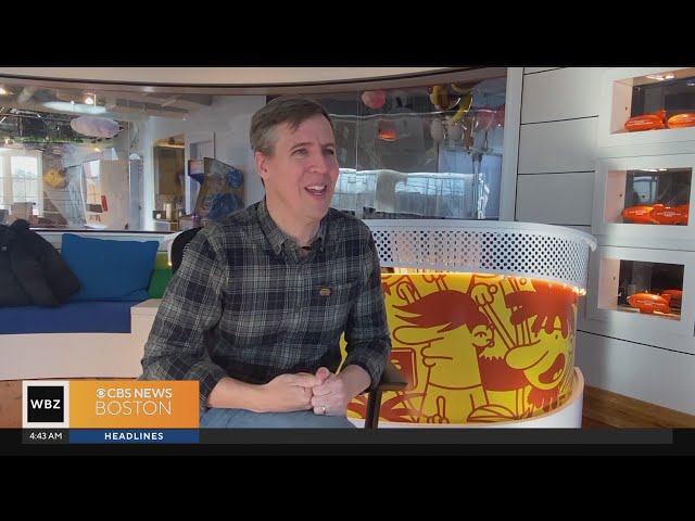 "Diary of a Wimpy Kid" author Jeff Kinney raises money for libraries at his Plainville boo