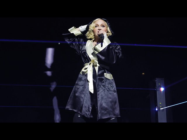 Fans sue Madonna over late concert start time