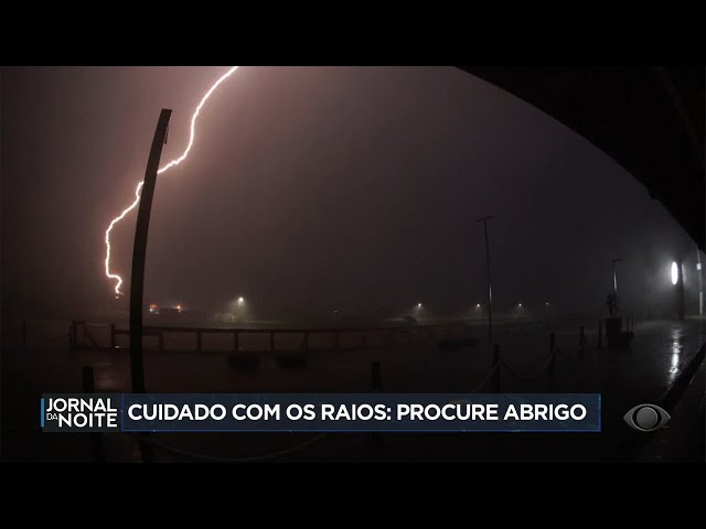 Cuidado com os raios durante as tempestades de verão