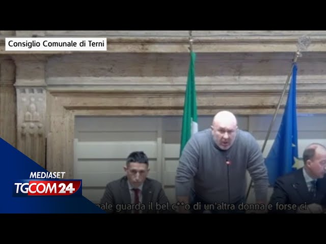 Terni, il sindaco Bandecchi: "Un uomo normale guarda il bel c..o di una donna e ci prova"