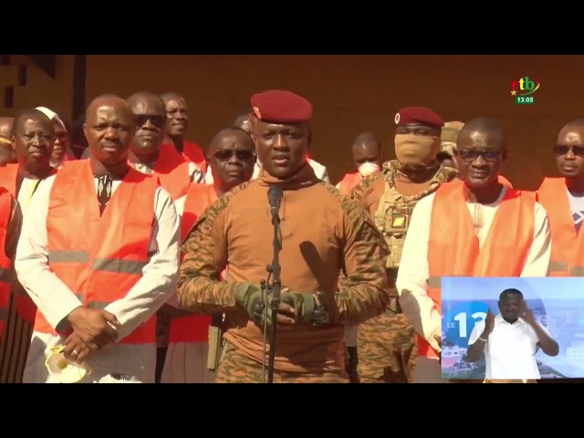 Le Capitaine Ibrahim TRAORE félicite le promoteur de l'usine de traitement des résidus miniers