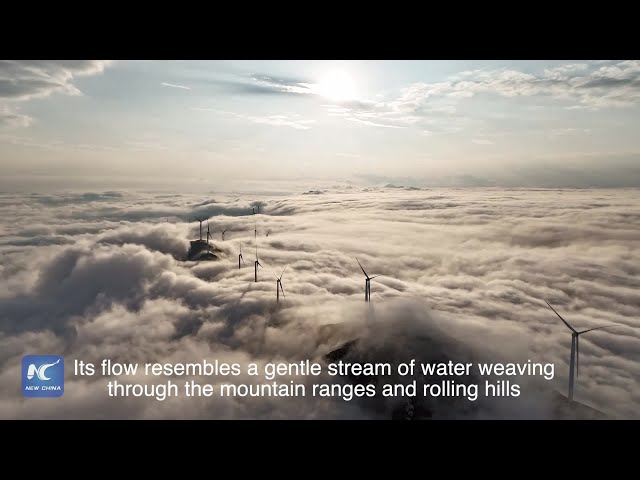 Rare cloud "waterfall" appears in east China's Jiangxi